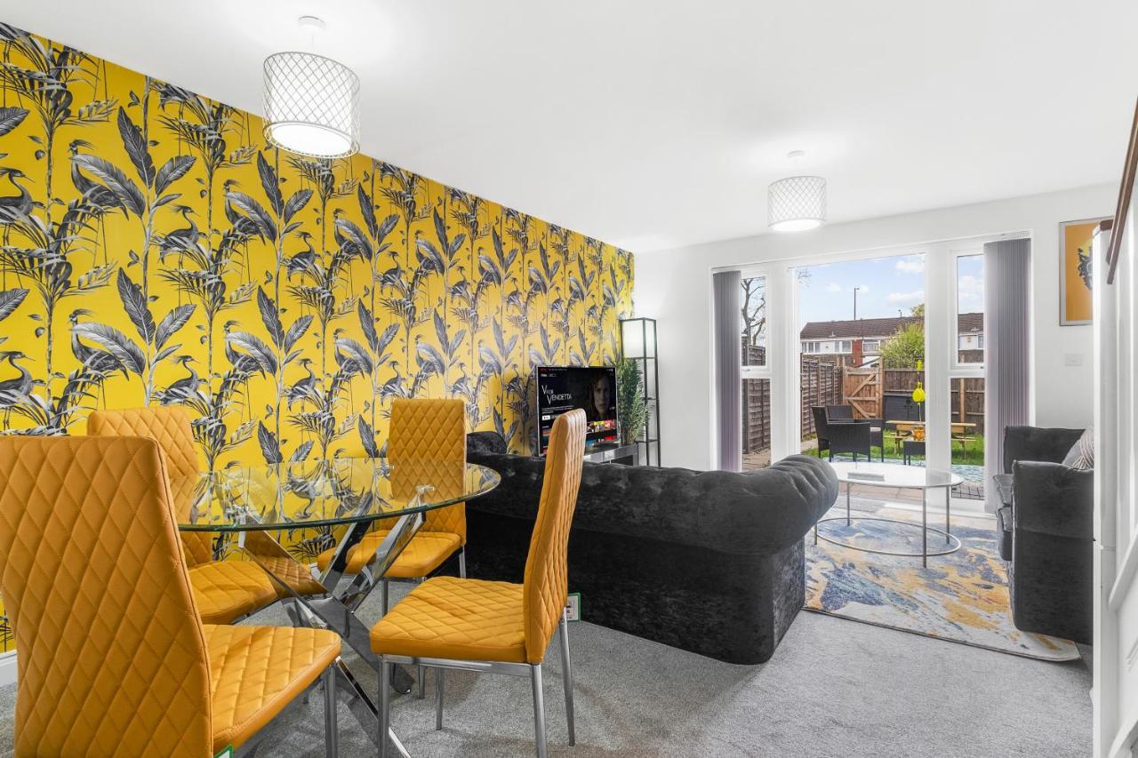 Luxury 2 Bed House City Centre ✘ Bbq & Garden ☆ Family Friendly→ Swingball & Outdoor Furniture - Free Parking → With 50 Inch Smart Tv, Free Netflix & Wifi ✘ Comfy Seating Area - By Maevela Бірмінгем Екстер'єр фото