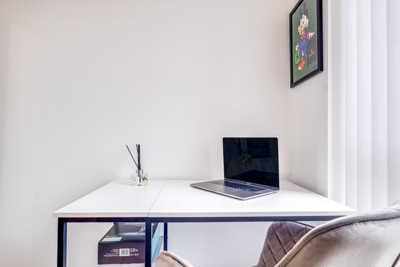 Luxury 2 Bed House City Centre ✘ Bbq & Garden ☆ Family Friendly→ Swingball & Outdoor Furniture - Free Parking → With 50 Inch Smart Tv, Free Netflix & Wifi ✘ Comfy Seating Area - By Maevela Бірмінгем Екстер'єр фото